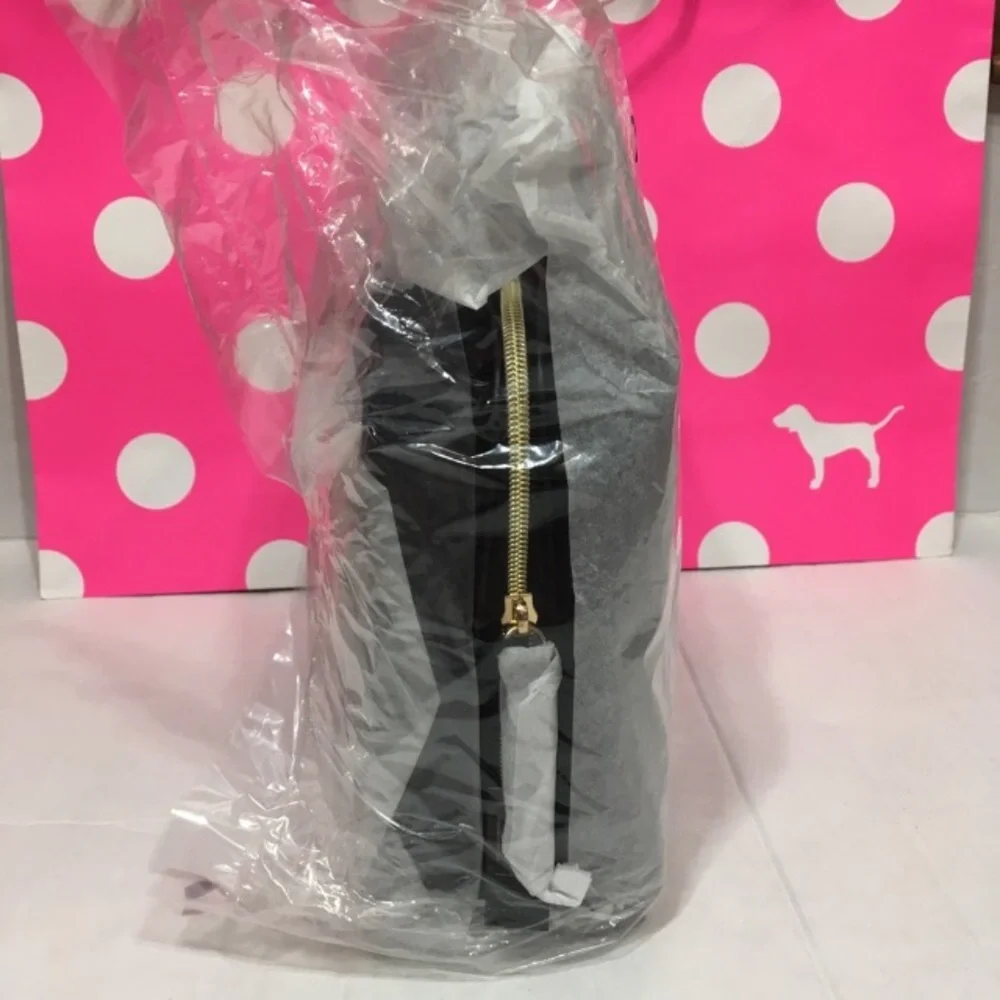 NWT VS Everything travel case‎
